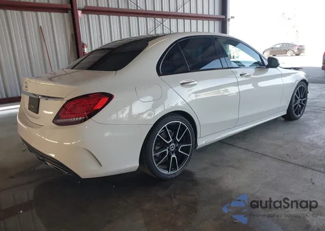 2019 Mercedes-Benz C 300 z USA, uszkodzony, nr VIN 55SWF8DB1KU291999